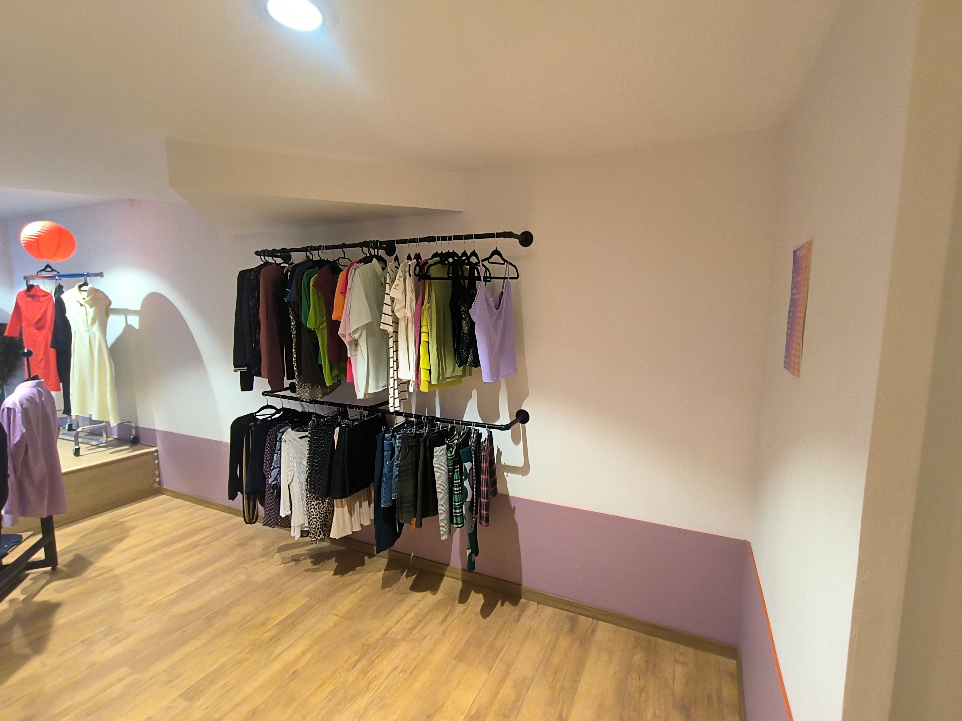 E-Mille rek met kleding